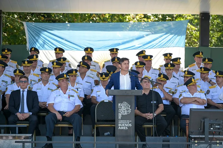 Silbaron e increparon a Kicillof en la ceremonia de egreso de nuevos policías en la Vucetich
