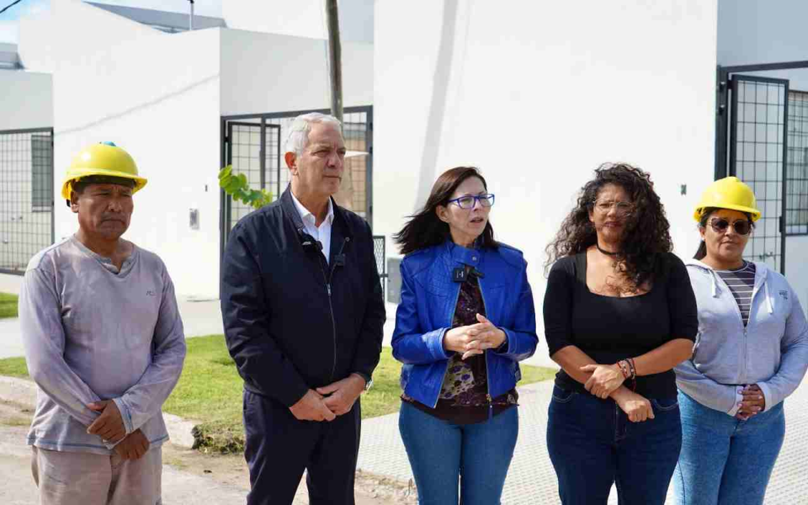 Alak y Batakis recorrieron el avance de 175 viviendas con fuerte impacto social en Romero