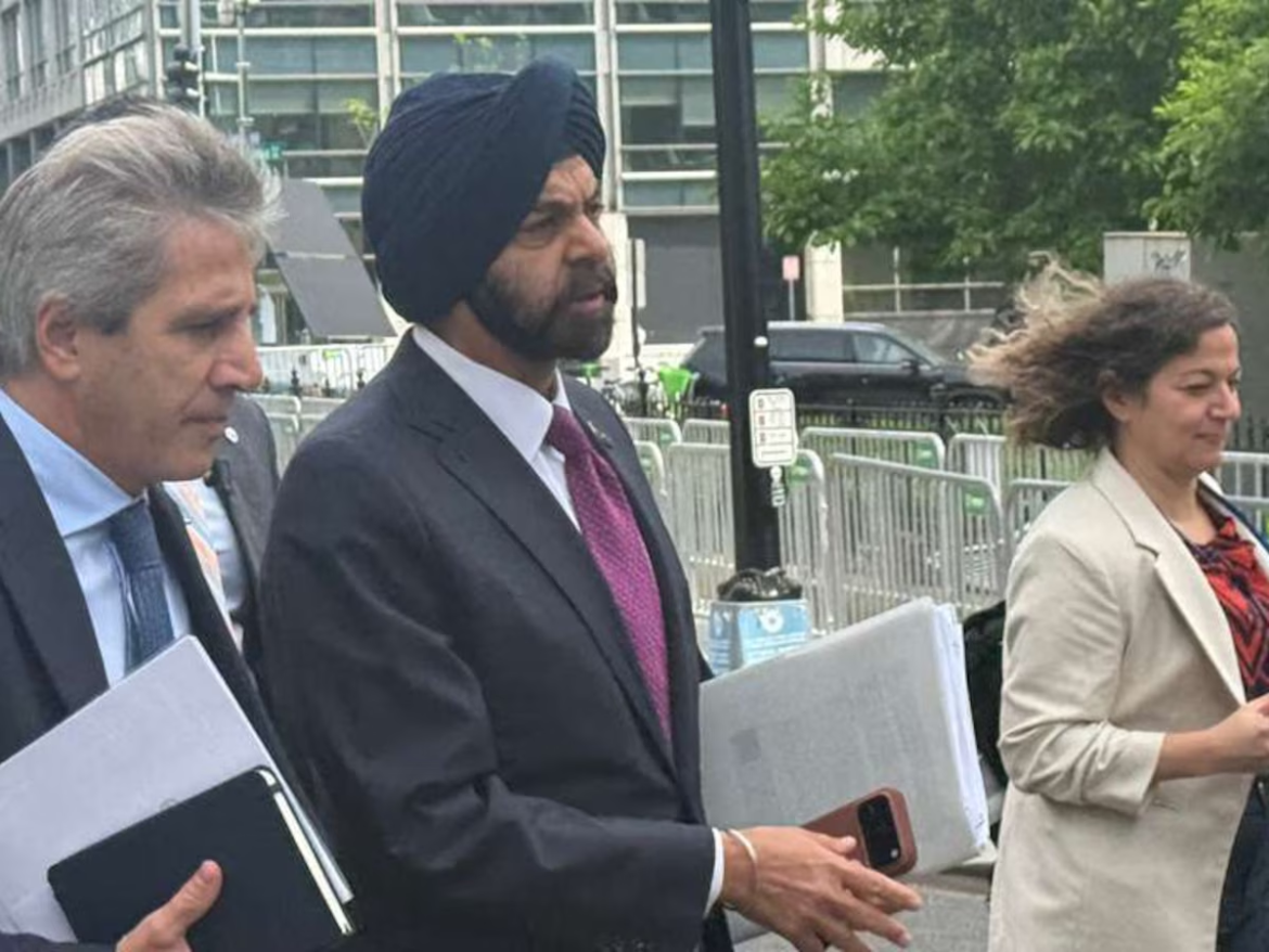 Caputo terminó su paso por Washington con respaldo financiero para cubrir vencimientos y bajar el costo de la deuda