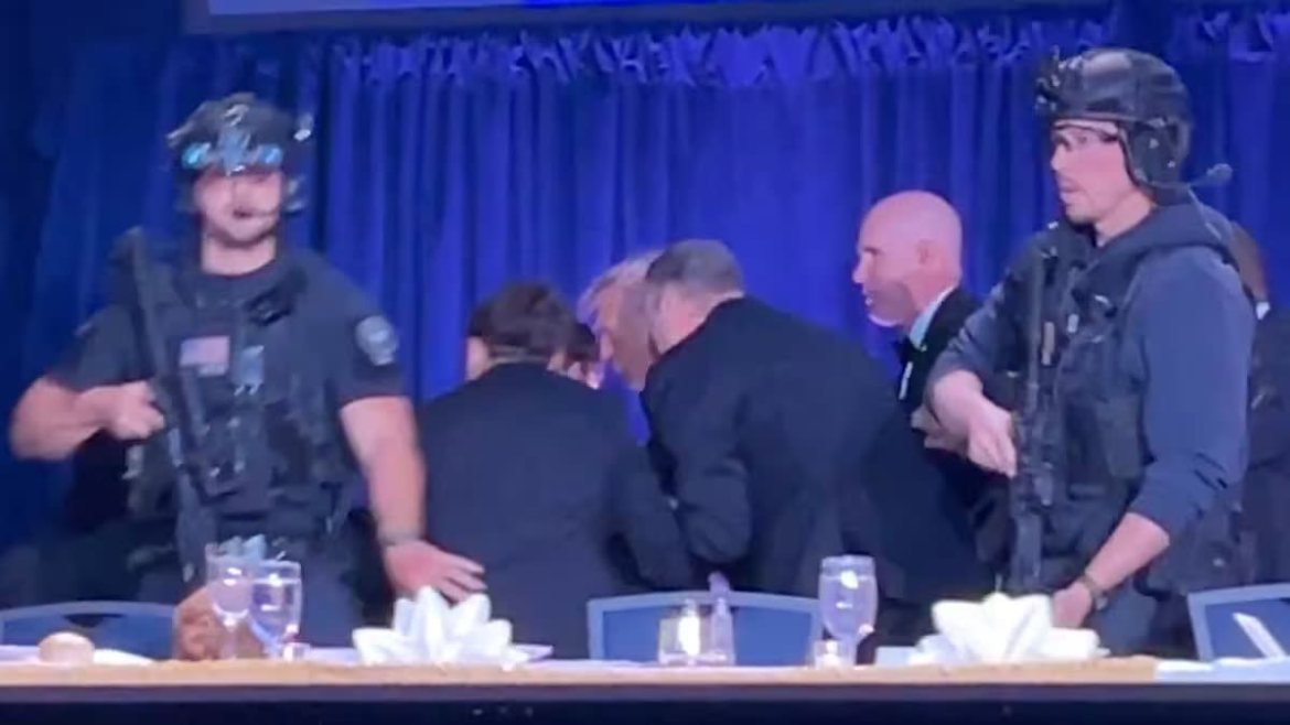 Evacuaron de urgencia a Donald Trump de una cena en Washington tras reportes de disparos: hay un detenido