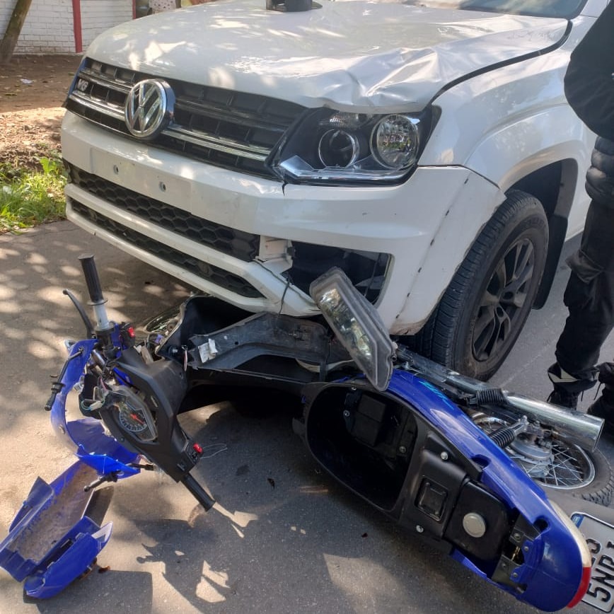 Choque entre una moto y una camioneta en La Plata: un hombre terminó hospitalizado