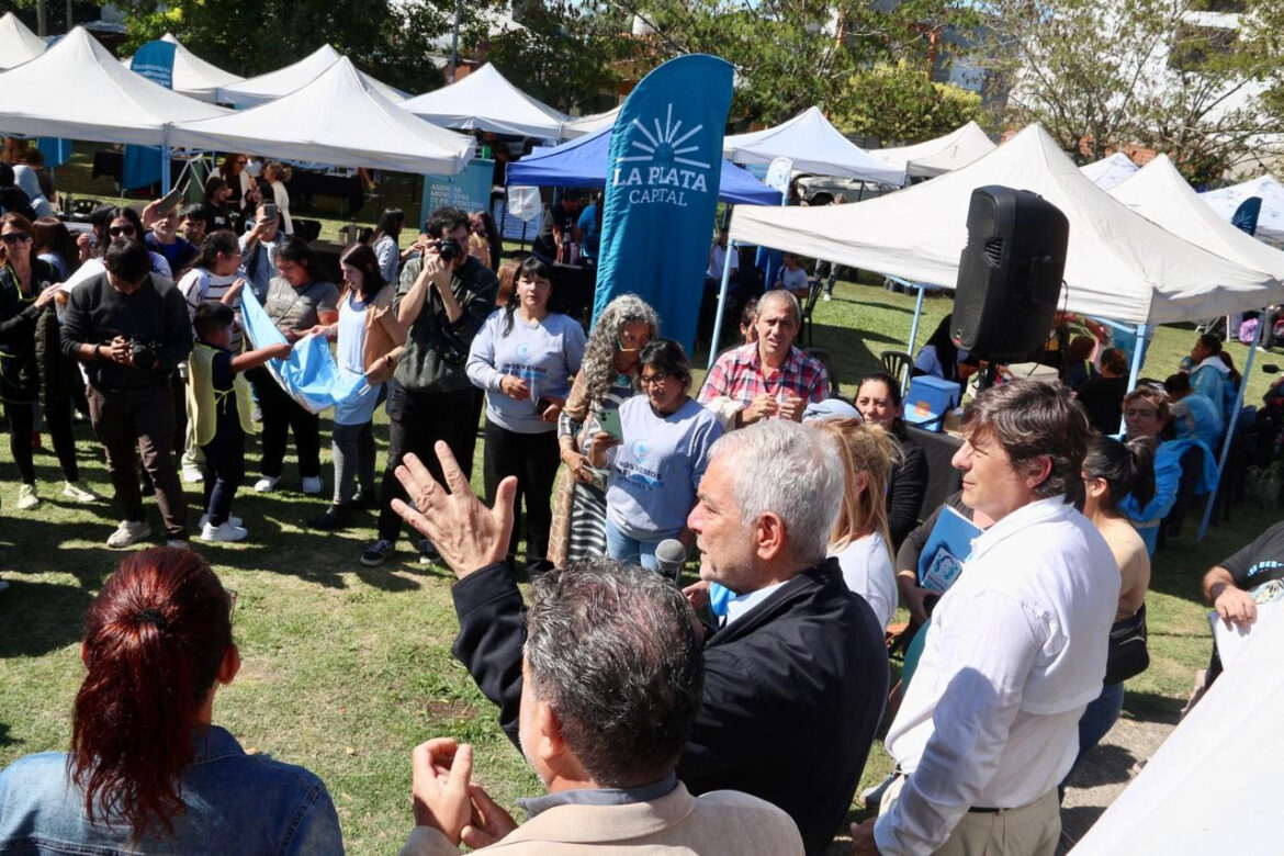 Con la presencia de Alak, el Municipio acercó trámites y servicios a Olmos