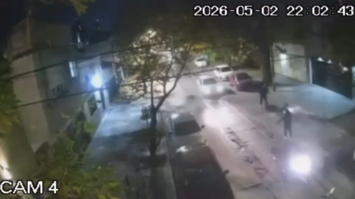 Motochorros vestidos como repartidores robaron una moto a punta de pistola en La Plata