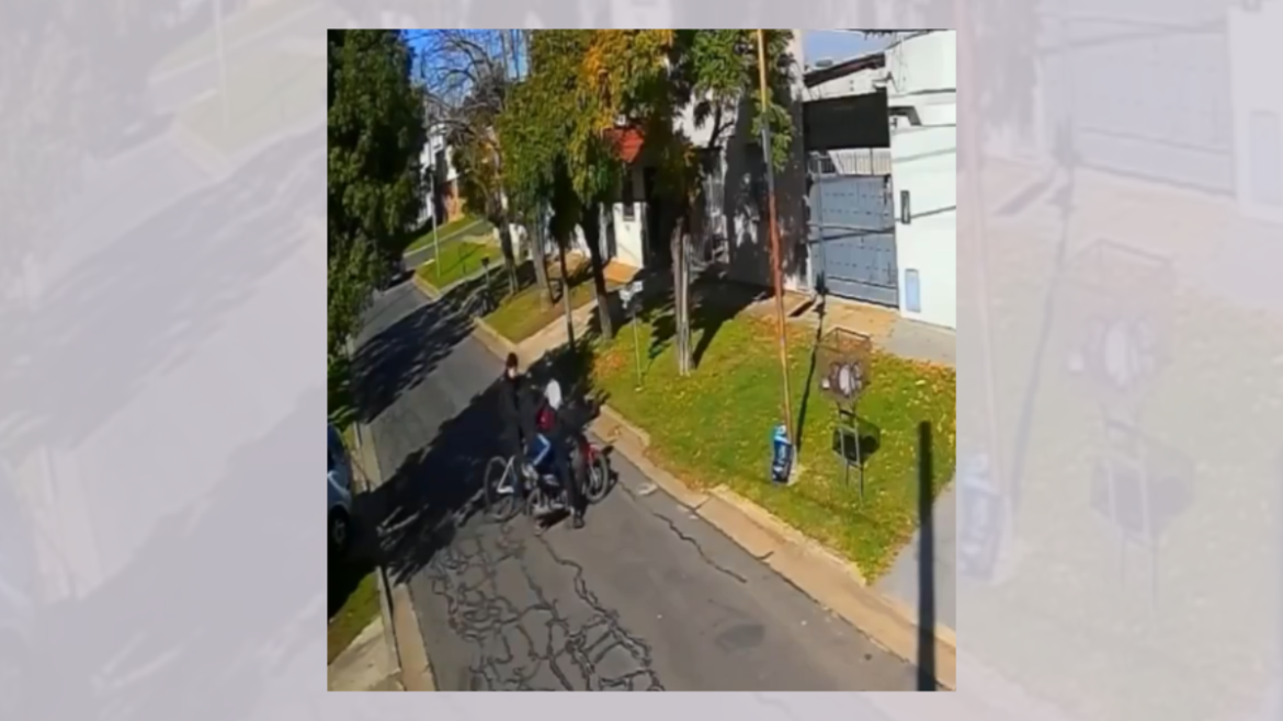 Motochorros atacaron a un ciclista en La Plata y escaparon con su bicicleta