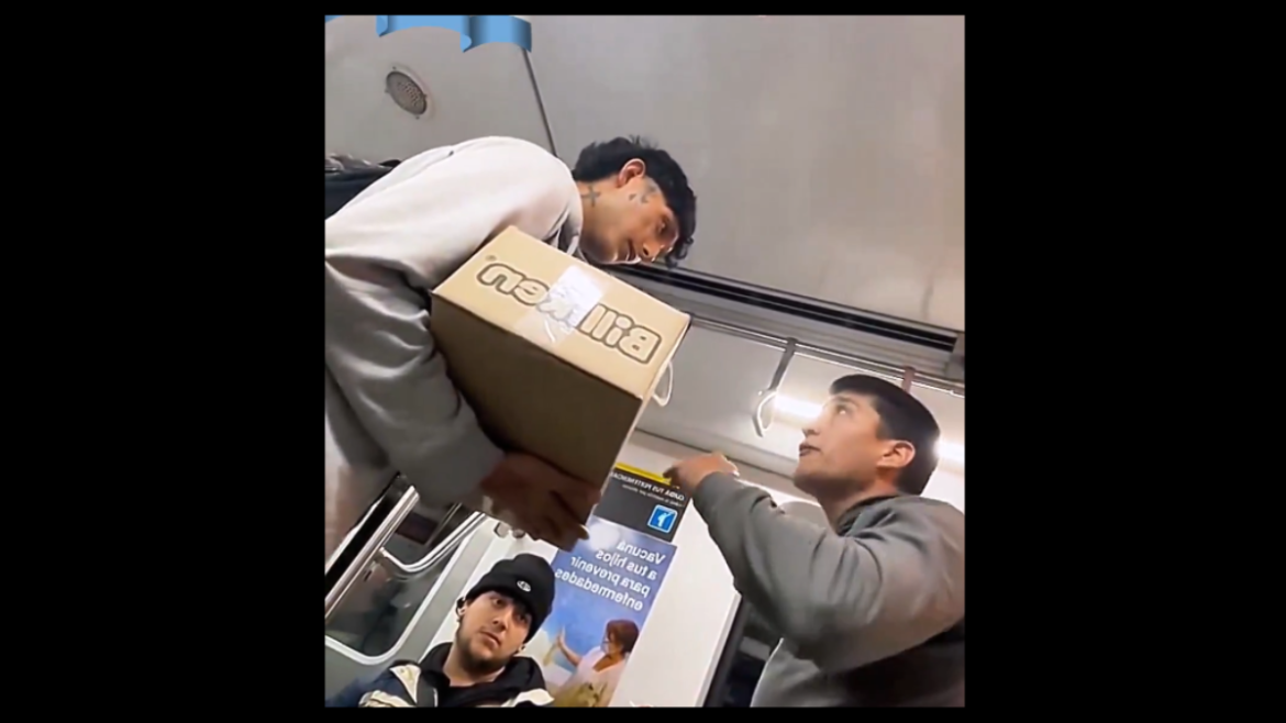 Tensión en el subte: dos vendedores ambulantes se cruzaron en plena formación
