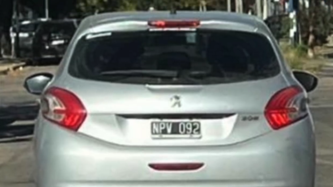 Denunciaron a un automovilista por acosar a alumnas cerca de colegios privados de La Plata