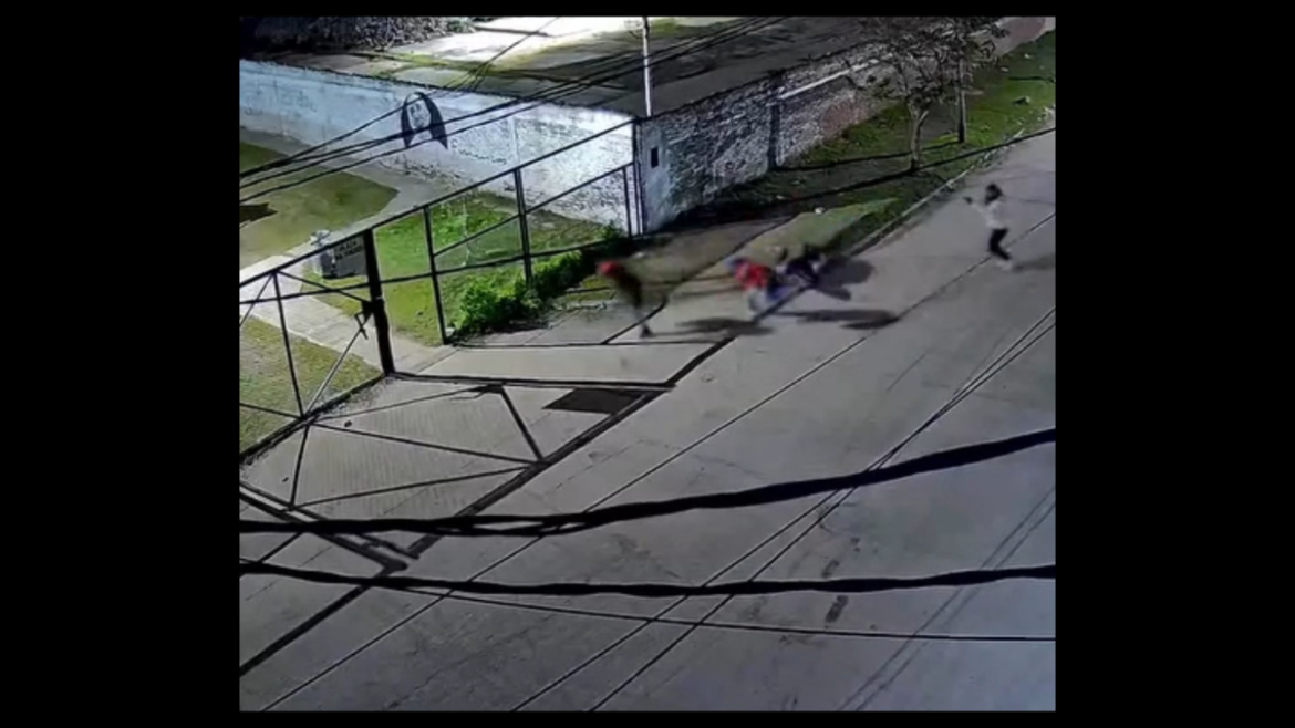 Video: Policía que trabajaba como chofer de Didi Moto se defendió a los tiros de un robo