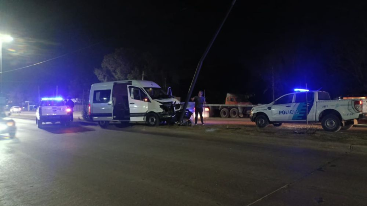 Una mujer impactó contra una columna en avenida 44 y terminó internada