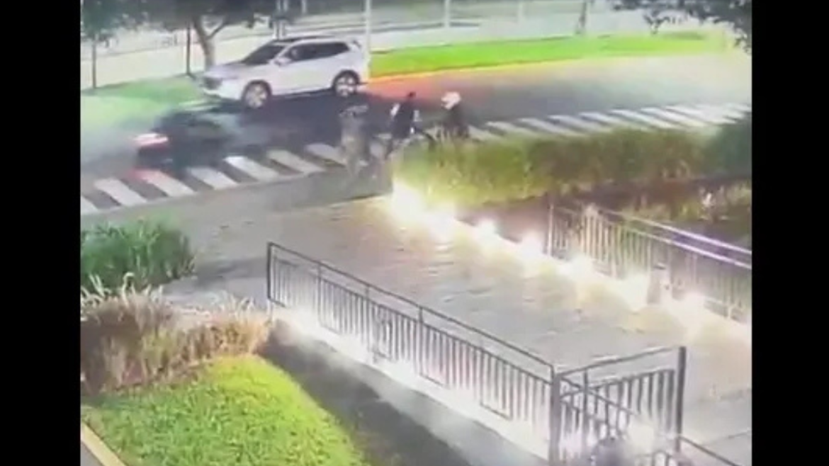 Un joven quedó en estado crítico tras ser atropellado por un vigilador en Unicenter cuando escapaba de un presunto robo