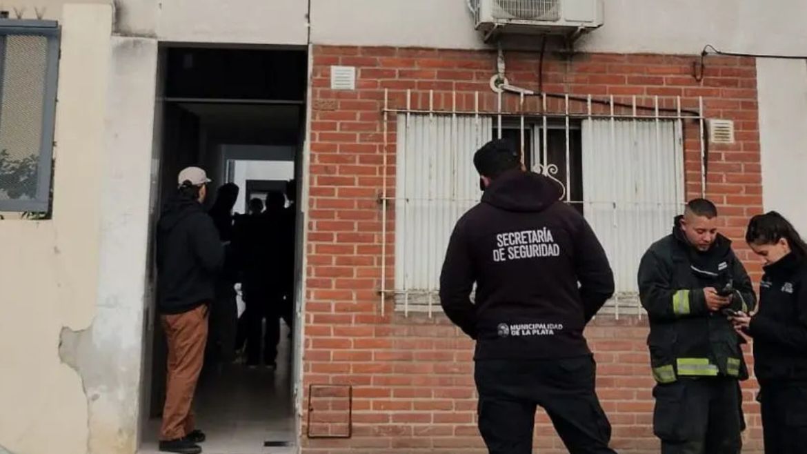 Una mujer fue rescatada tras descompensarse por una pérdida de gas en un departamento