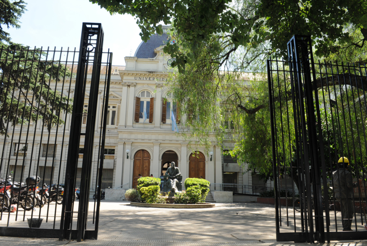 Comenzó una nueva semana de paro en facultades y colegios de la UNLP