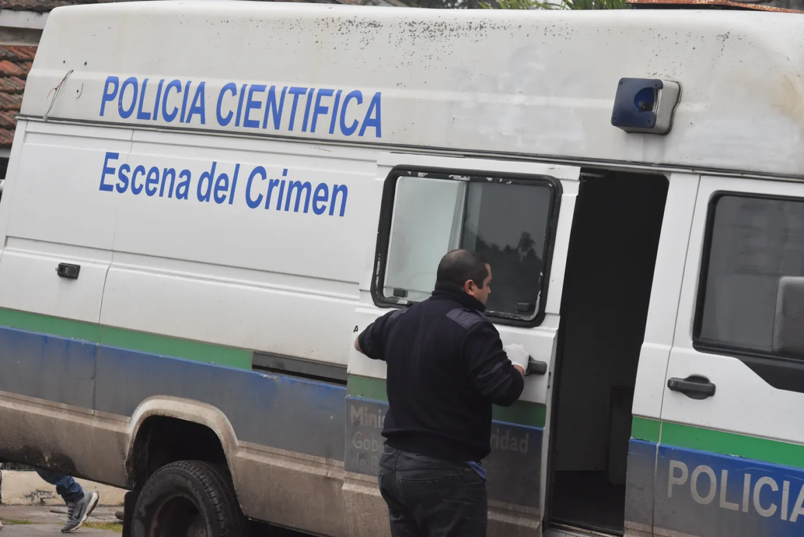 Hallaron a un hombre sin vida dentro de una camioneta en Los Hornos