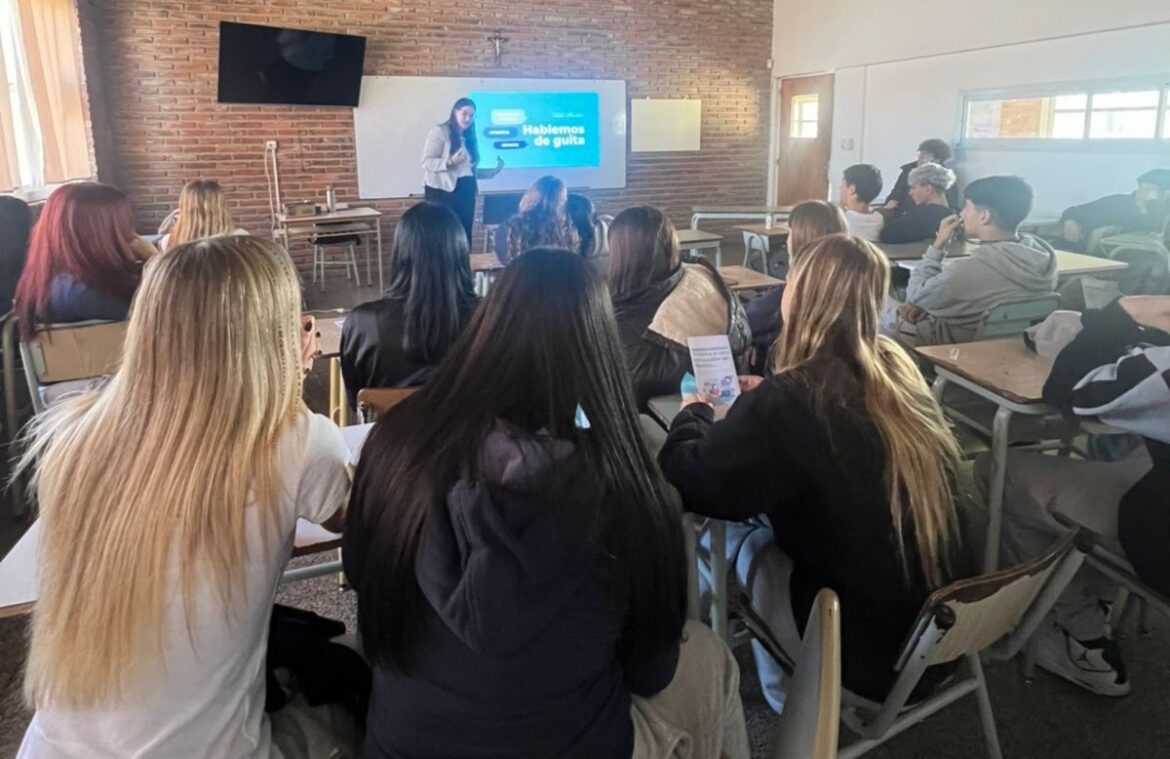 La Plata amplía las charlas para prevenir estafas en escuelas
