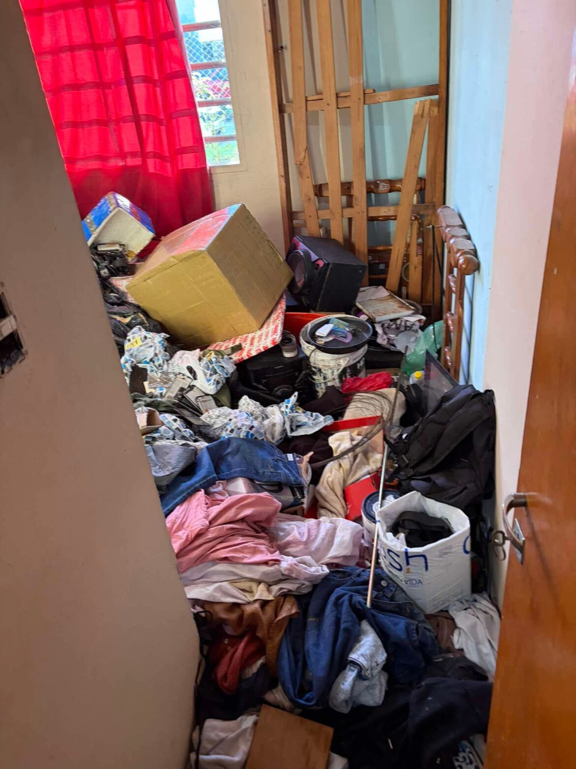 Entraron a robar en una casa de Tolosa y escaparon con una moto y varios objetos