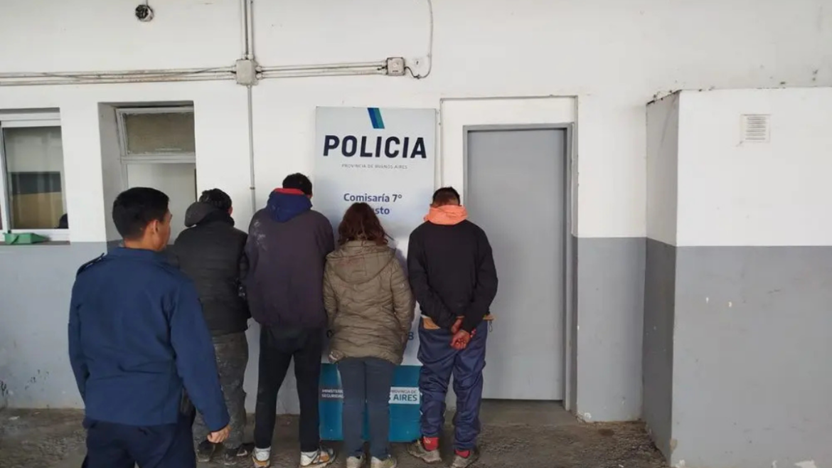 Cuatro detenidos por el robo a un local de barbería e indumentaria