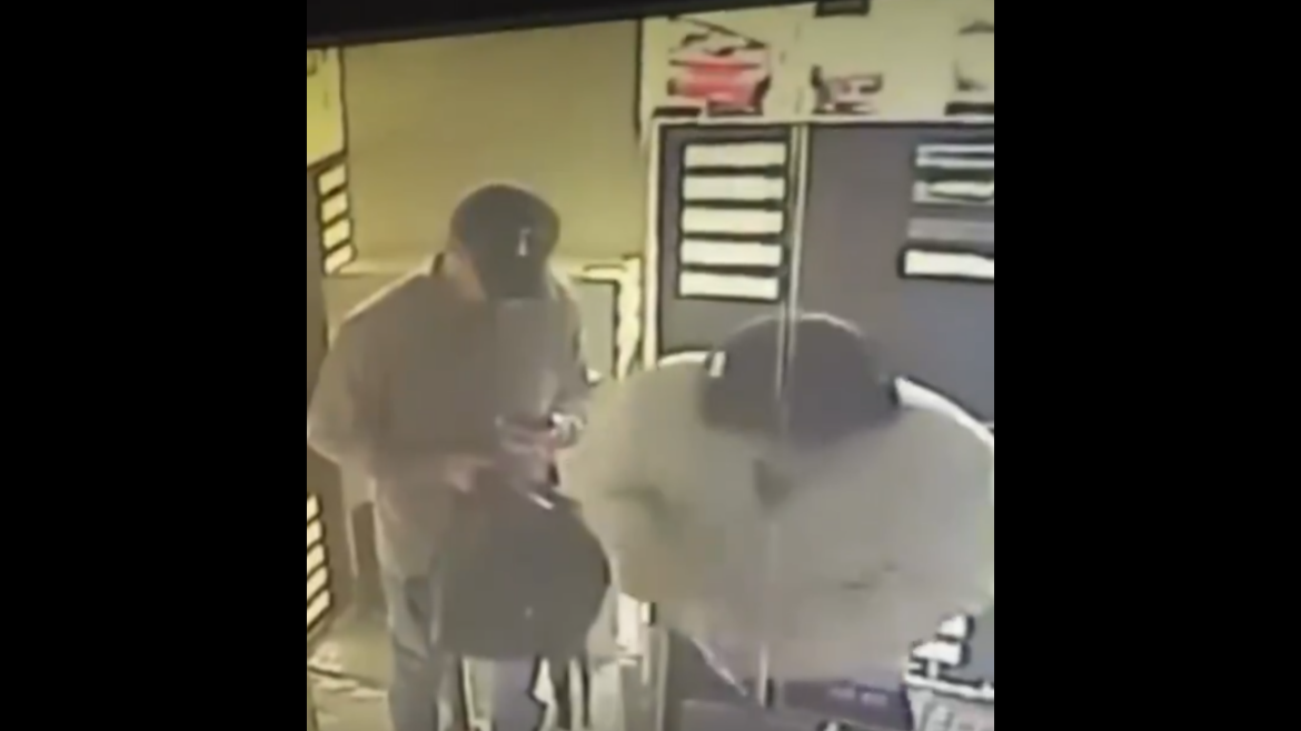 Robaron en dos departamentos de un edificio en 45 entre 18 y 19