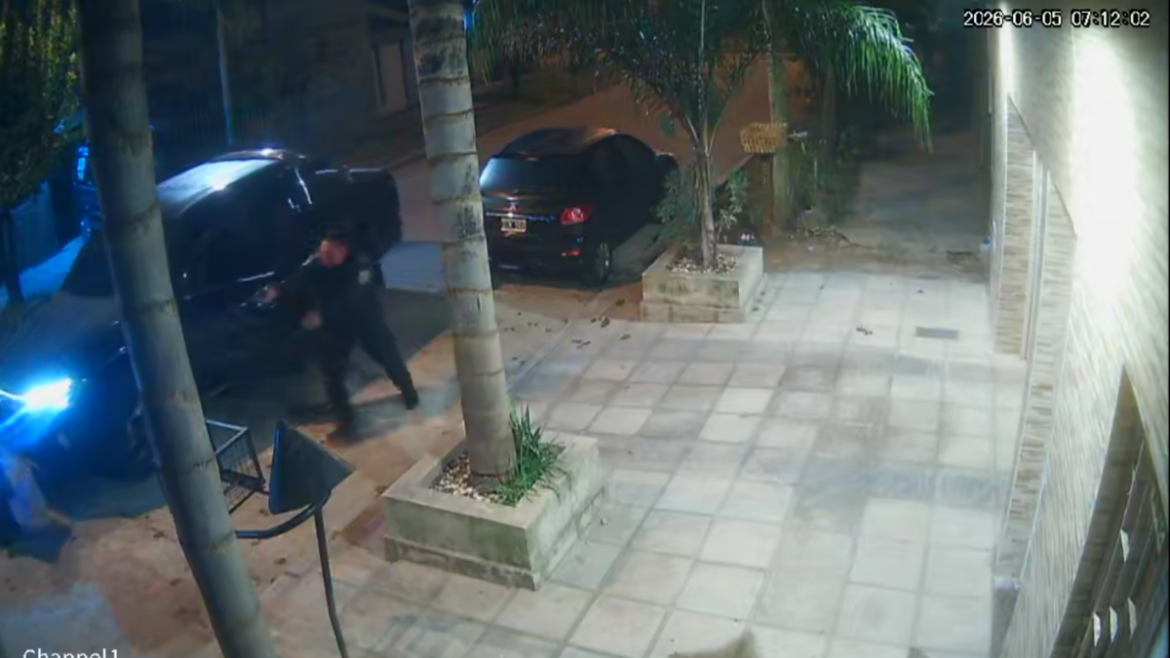 Video: Un ladrón de 16 años terminó muerto tras intentar robarle a un comisario