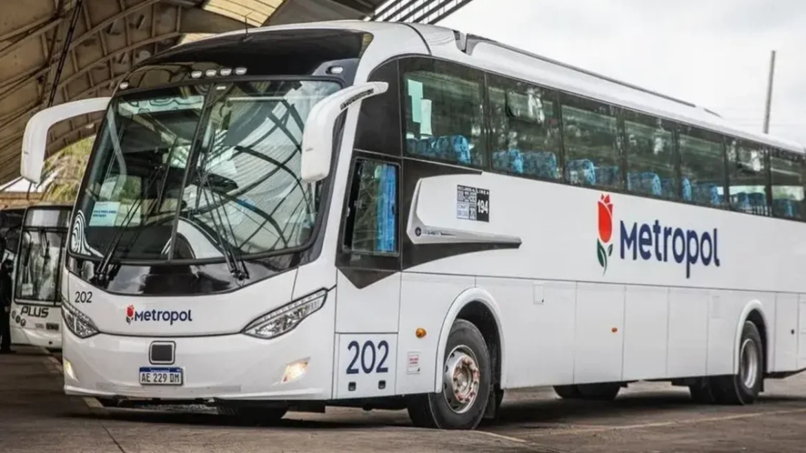 Nueva suba en micros y trenes entre La Plata y CABA: viajar ya cuesta más caro