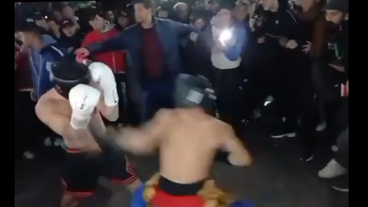 Una pelea ilegal en la calle convocada por redes reunió a una multitud en Barrio Aeropuerto
