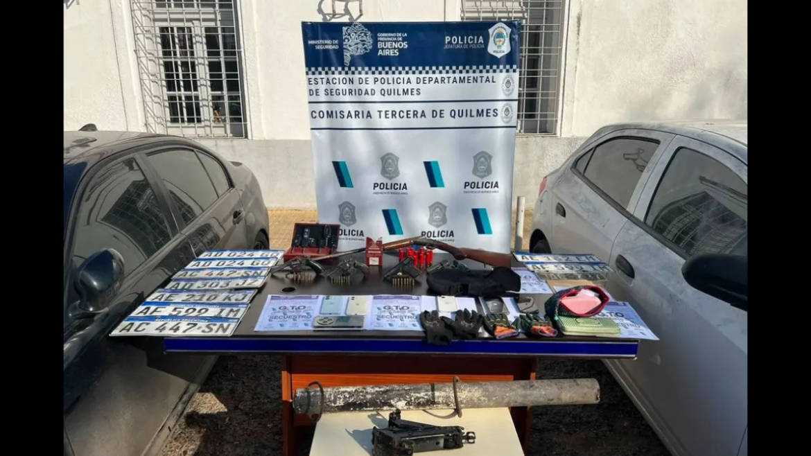 Cayó una banda acusada de realizar entraderas en Quilmes: incautaron armas, autos robados y elementos de robo
