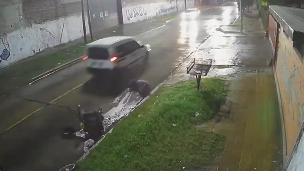 Atropellaron a un vendedor en silla de ruedas y escaparon