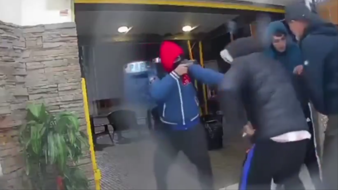 Violento asalto en una heladería: fue con su hija y los atacaron delincuentes armados