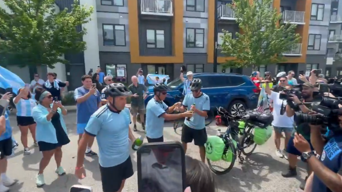 De Gualeguaychú a Kansas: tres argentinos recorrieron más de 17.000 kilómetros en bicicleta para ver el Mundial