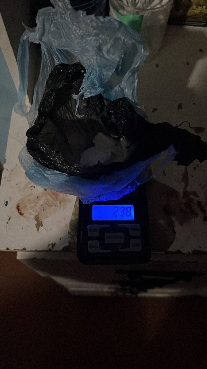 Allanaron dos lugares por una causa de tentativa de homicidio y secuestraron cocaína en La Plata