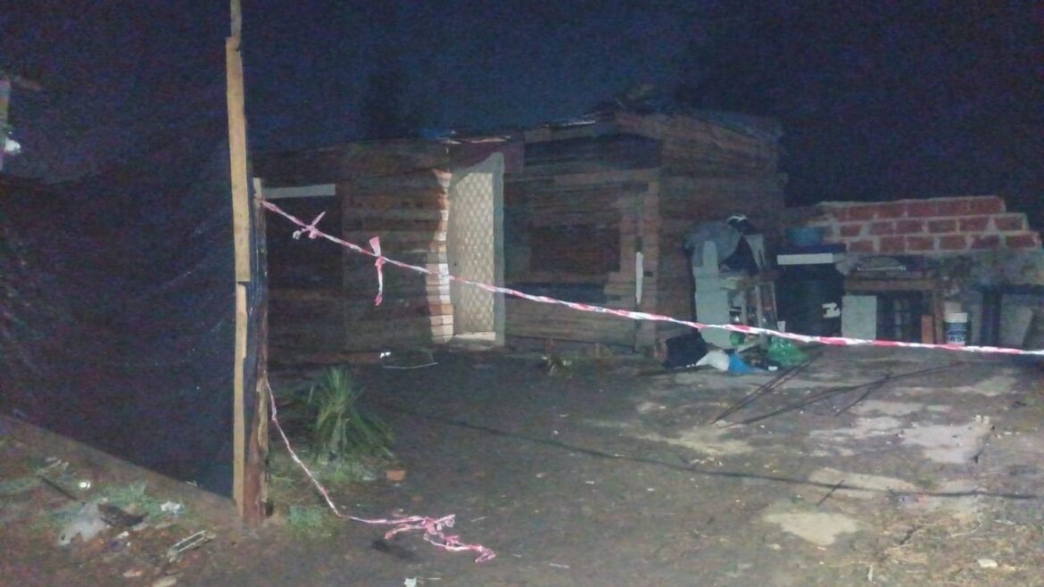 Asesinaron a un hombre de dos disparos dentro de una casilla en La Plata