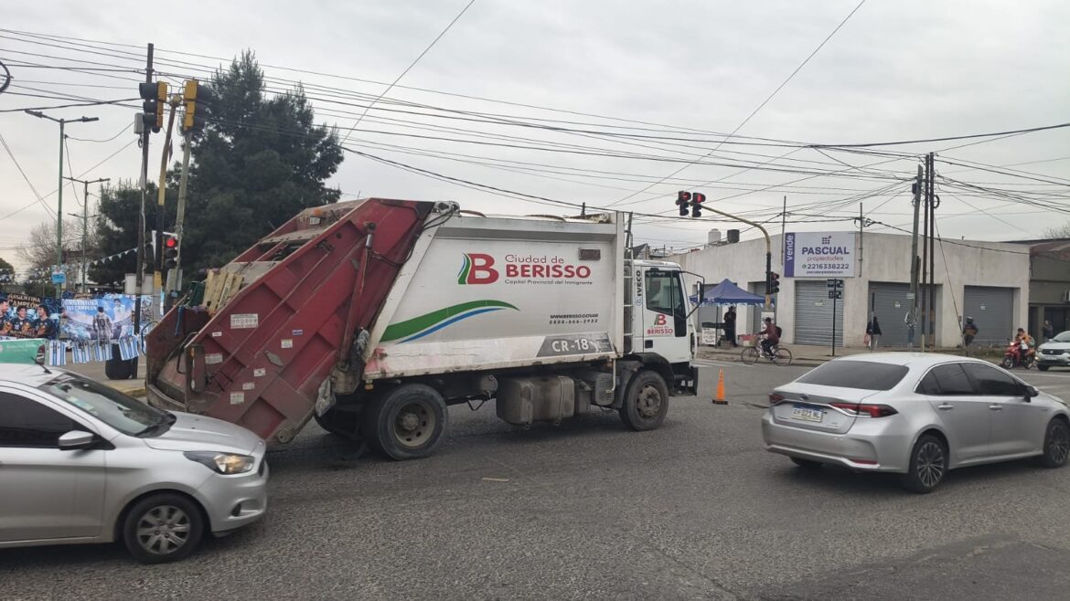 Un peatón murió tras ser atropellado por un camión recolector en Berisso