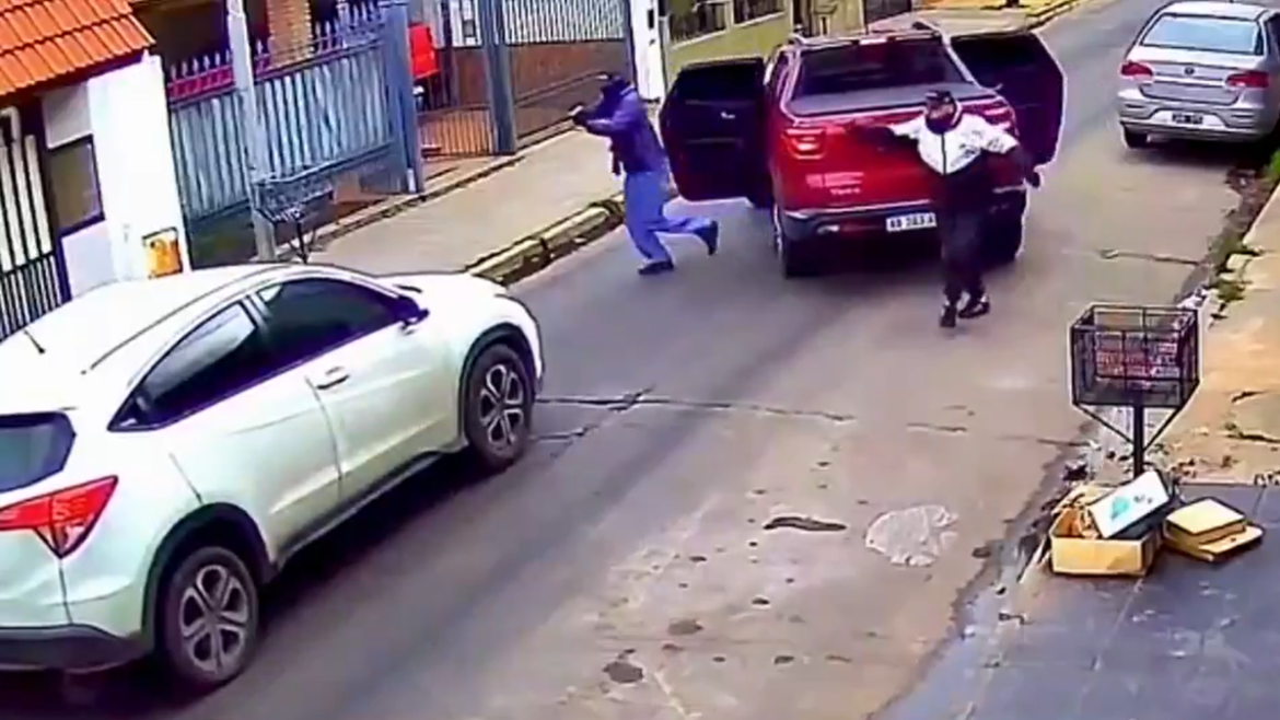 Grupo comando emboscó a un hombre tras salir del banco y le robó el dinero