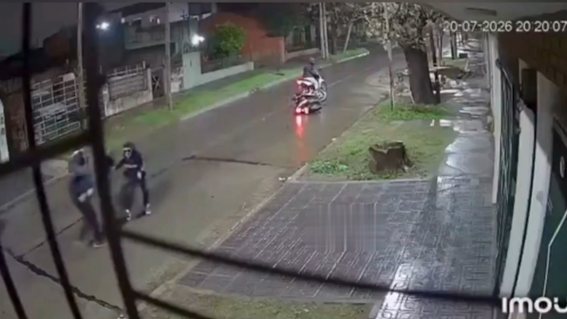 Video: mataron a un policía federal durante un robo de moto