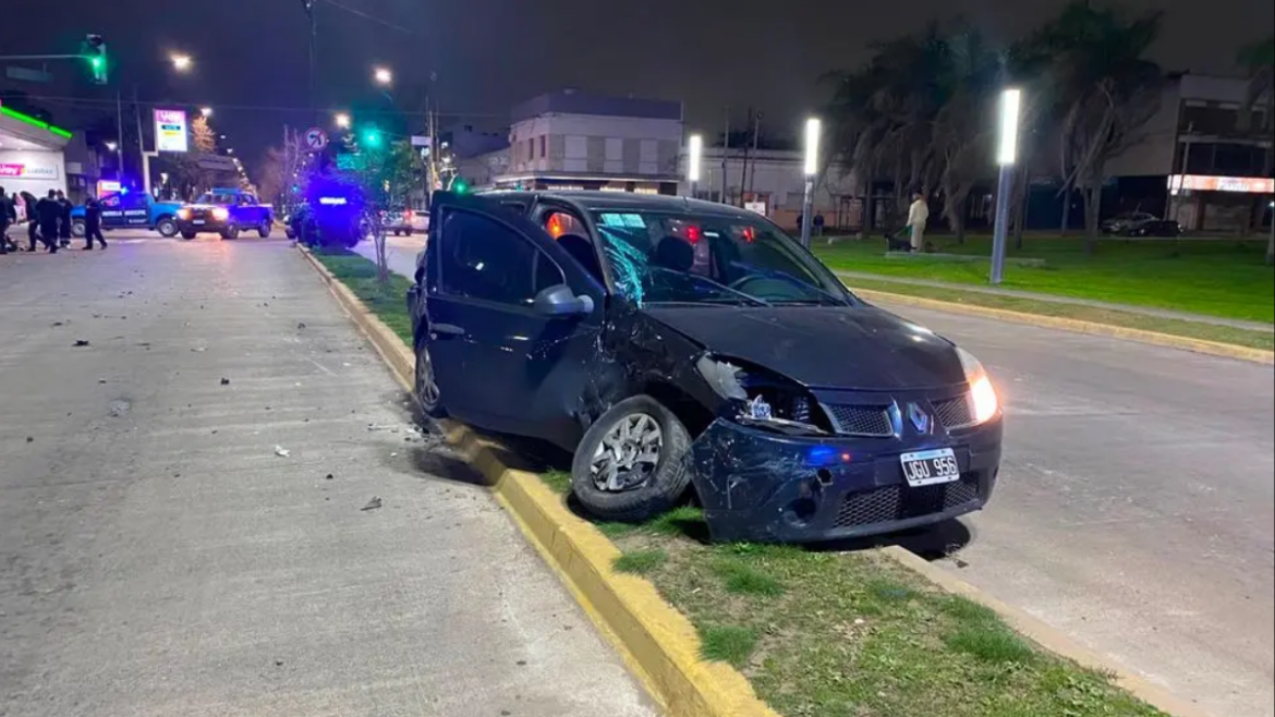 Un automovilista quedó en estado crítico tras un violento choque en 44 y 31