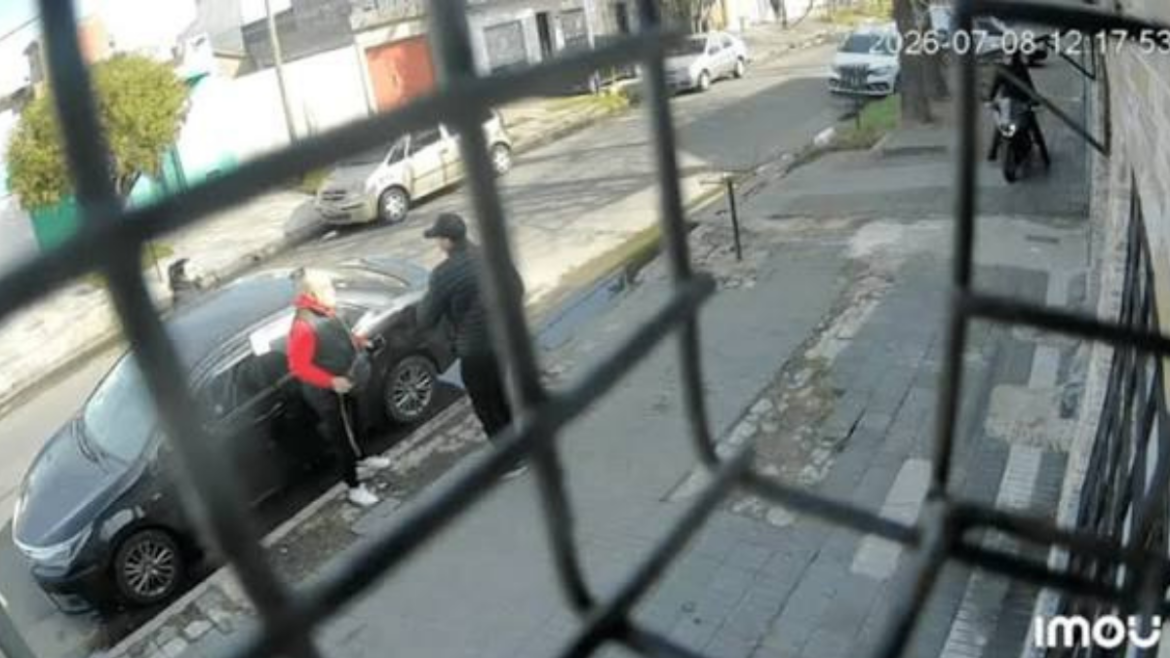 Video: intentaron asaltarlo al llegar a su casa y mató a uno de los delincuentes