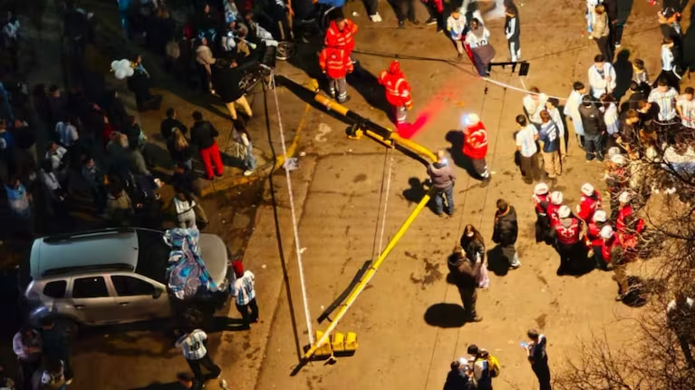Festejos en Mar del Plata: cayó un semáforo y tres personas resultaron heridas