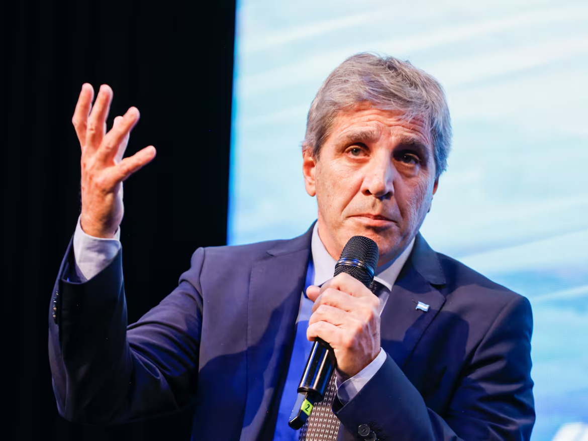 Caputo anunciará un nuevo esquema financiero para asegurar los pagos de deuda hasta 2027