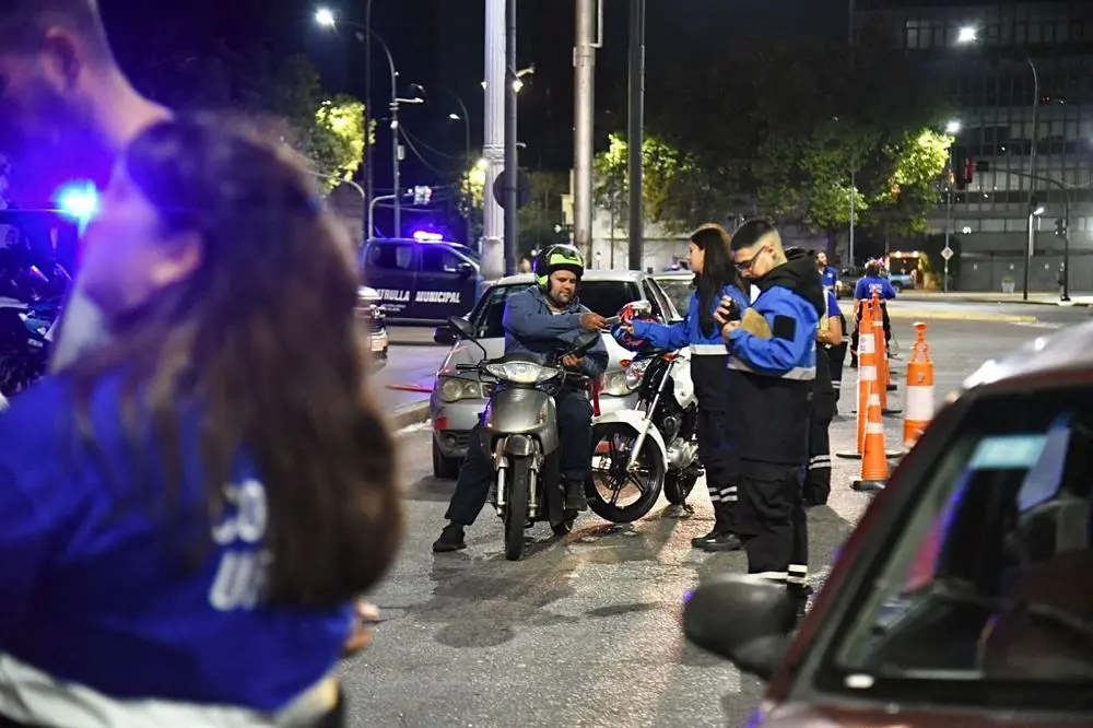 Operativos de seguridad en La Plata: más secuestros de vehículos, aprehensiones y controles