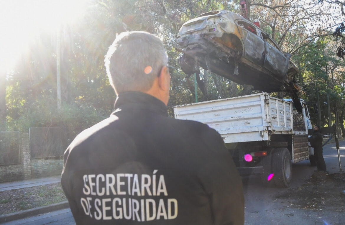 La Municipalidad retiró más autos abandonados del norte, el oeste y el casco de La Plata