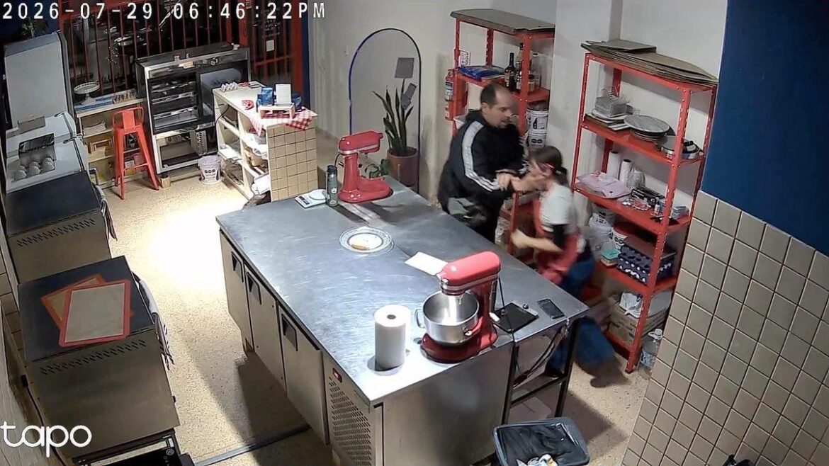 Horror en una pastelería: atacó con un cuchillo a la empleada, abusó de ella y escapó con la recaudación