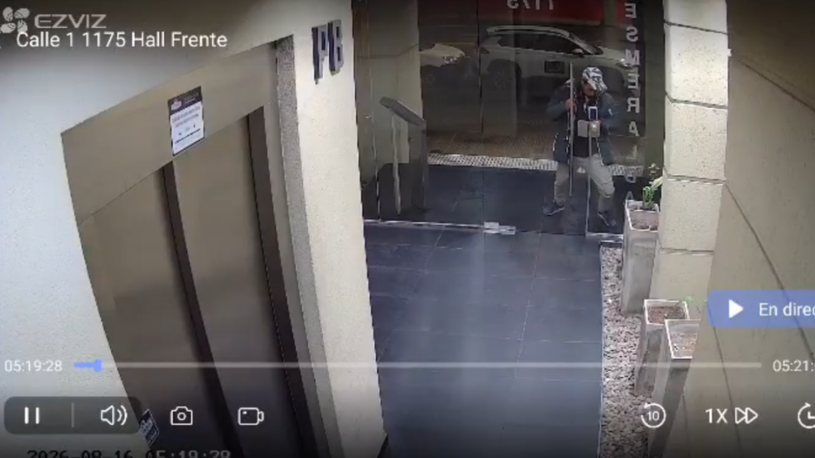 La Plata: un delincuente volvió a ingresar a un edificio y vecinos aseguran que ya es la quinta vez en el año