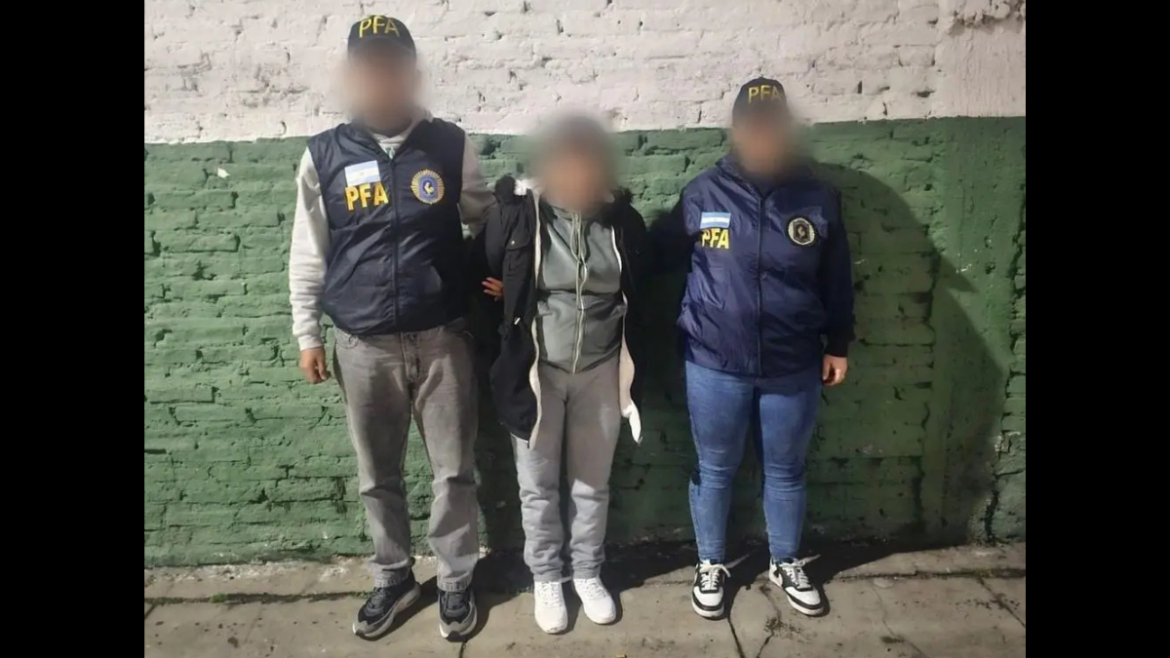Detuvieron a una mujer por  intentar ingresar drogas a una cárcel utilizando a su hija menor