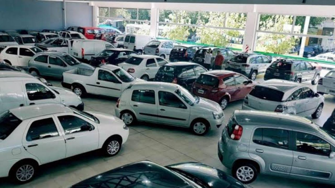 Los patentamientos de vehículos bajaron 30,6% en julio y el sector reclama alivio impositivo