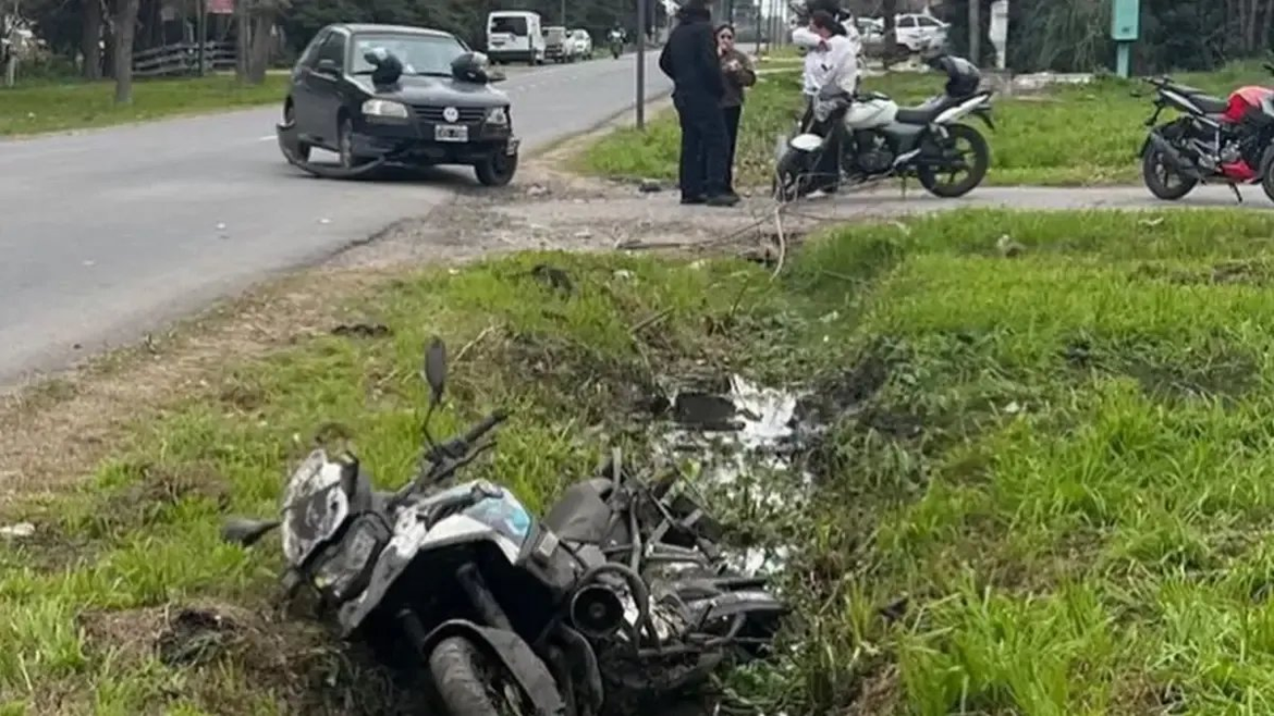 Dos policías resultaron heridos tras chocar cuando iban a asistir una persecución en La Plata