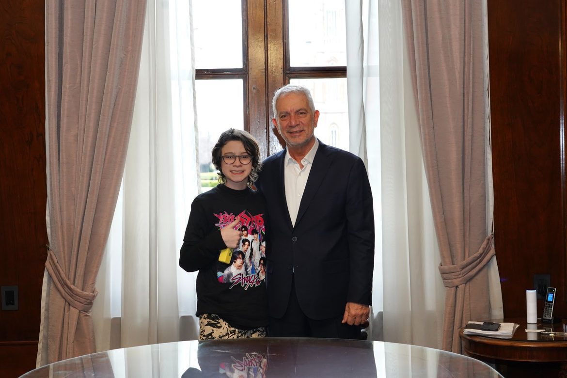 Alak recibió a Ian Moche: educación inclusiva, derechos y arte, los ejes del encuentro
