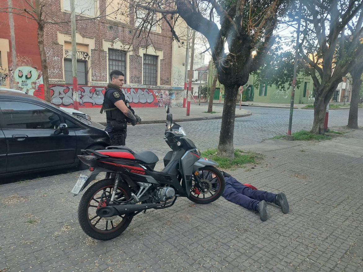 La Plata: detuvieron a un joven tras recuperar una moto sustraída minutos antes