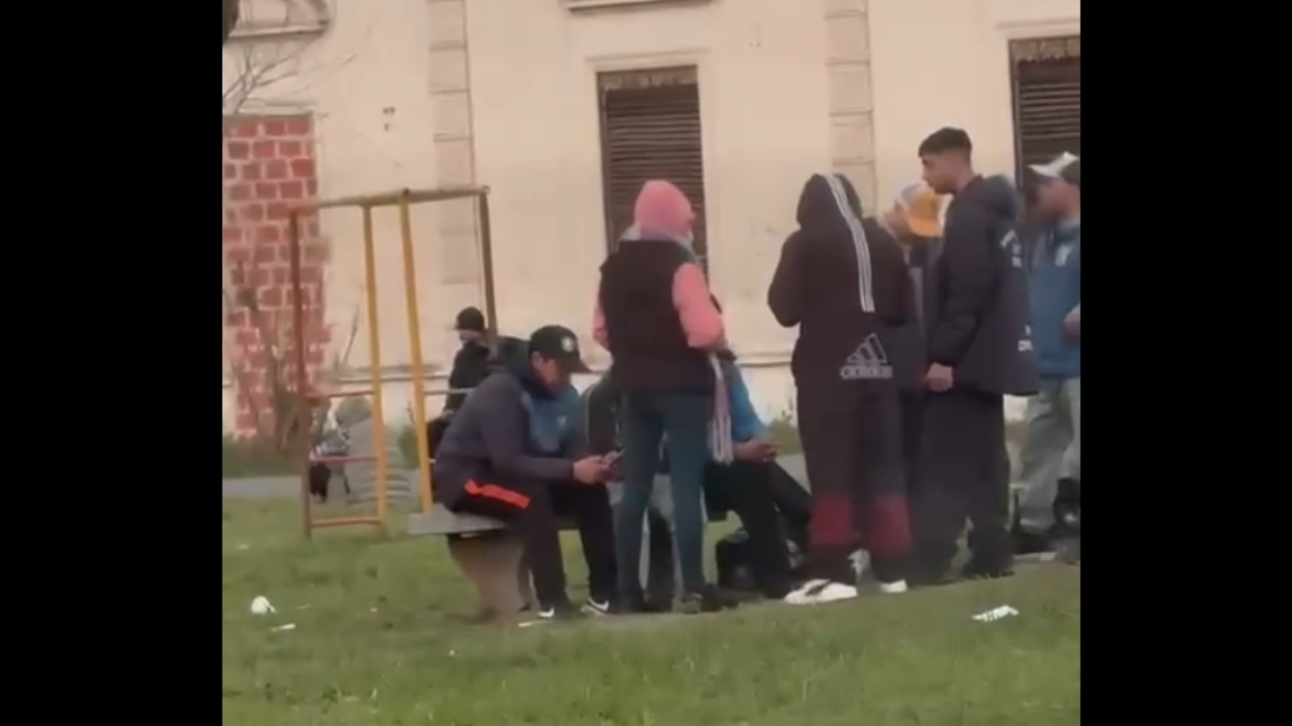 Dos personas fueron detenidas acusadas de vender droga en una plaza