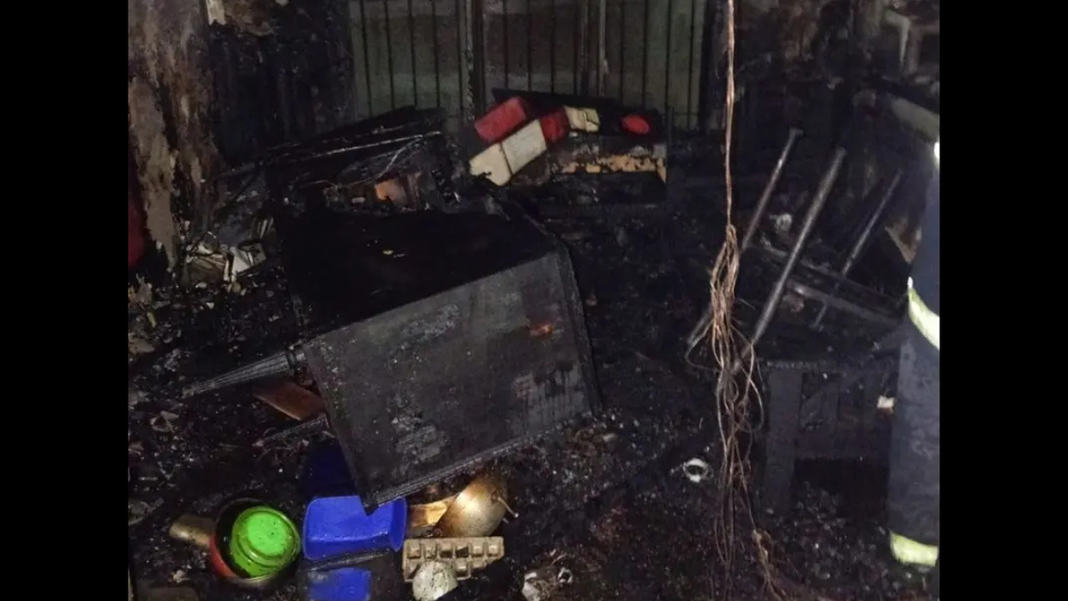 Dramático incendio en Punta Lara: policías rescataron a una mujer atrapada en una vivienda