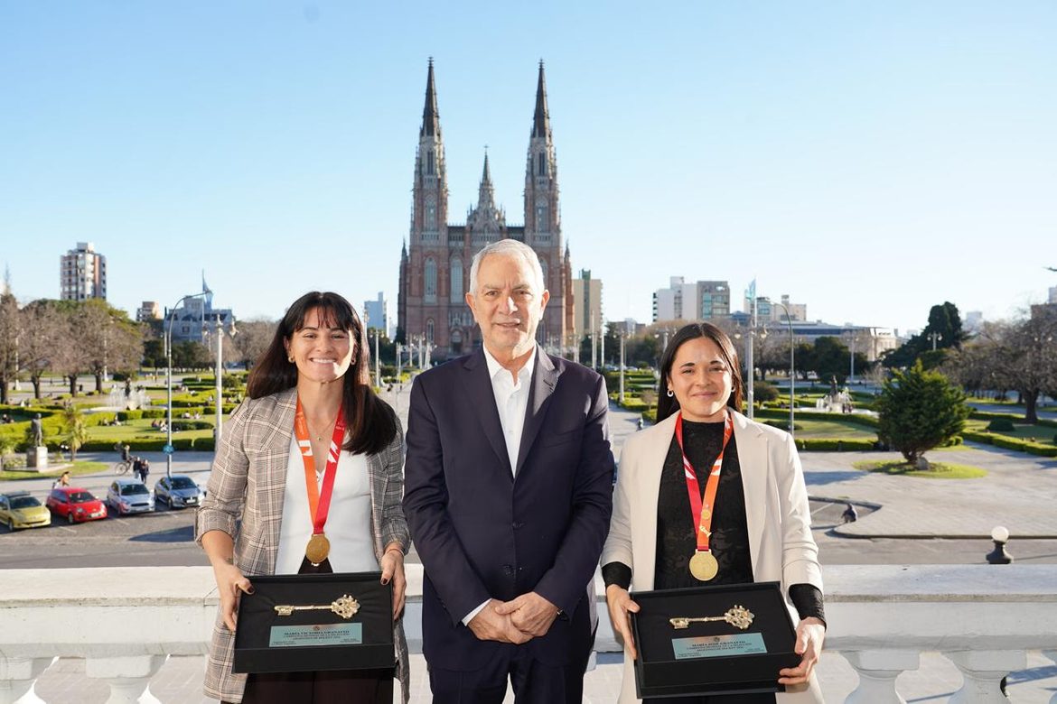 Alak distinguió como ciudadanas ilustres a Majo y Vicky Granatto: “La Plata volvió a ser la ciudad más feliz del mundo”
