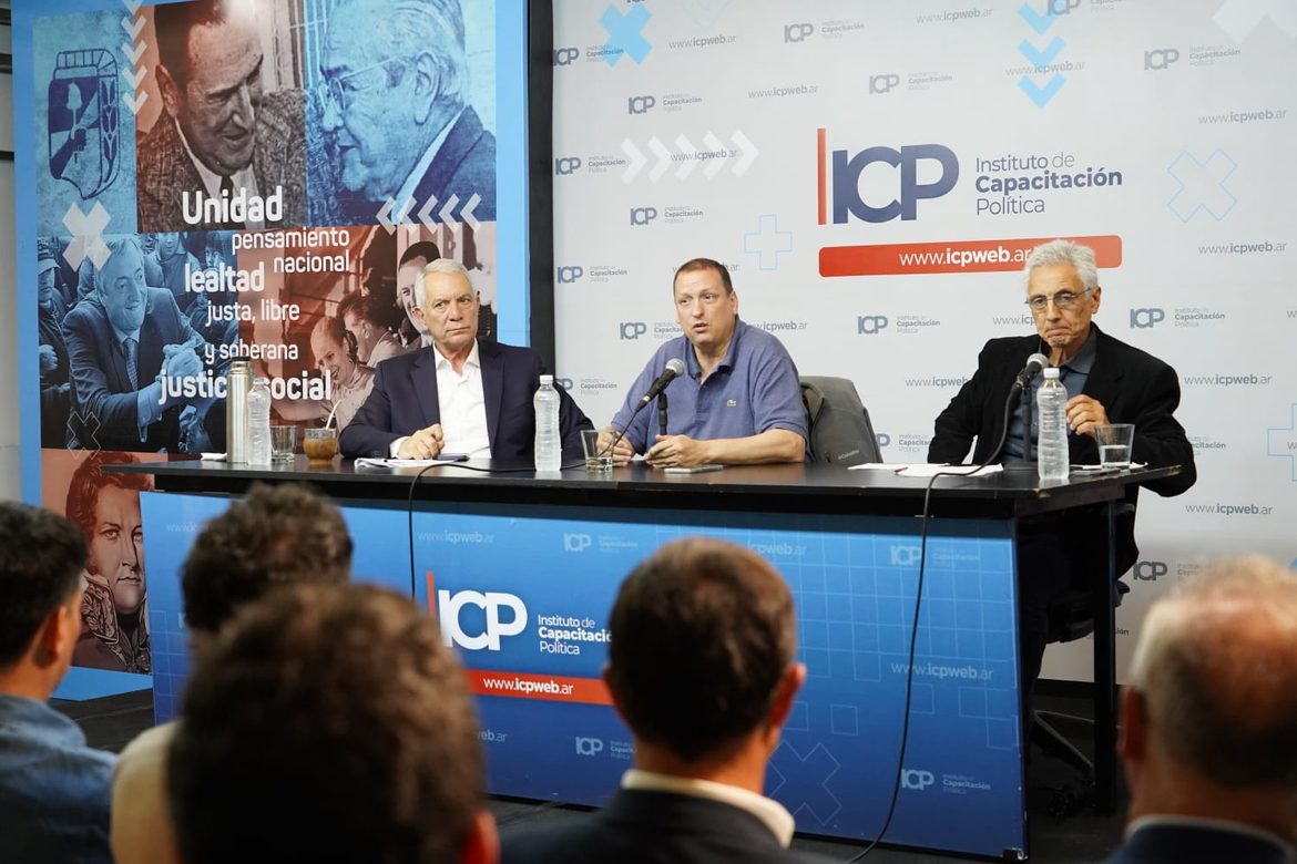 Junto a Julio Alak, se presentó una nueva clase de formación política con Brienza y Raimundi