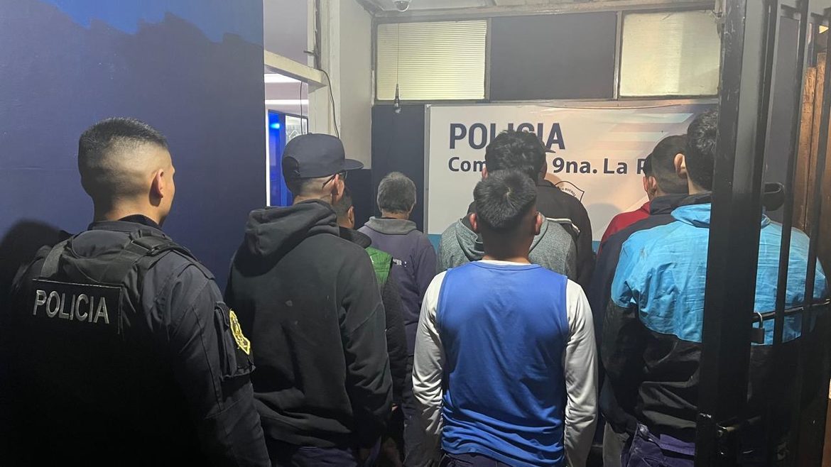 Amenazaron a un chofer de la línea 506 y nueve hombres terminaron demorados en La Plata
